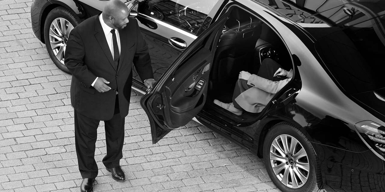 Enjoy The Big City Life With Airport Transfer Service | A1 Bracknell Taxi
