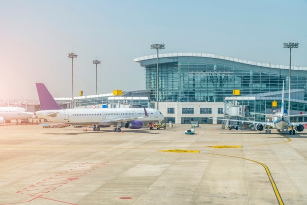 Book Best Minicab Transfers to all London Airports | A1 Bracknell Taxi