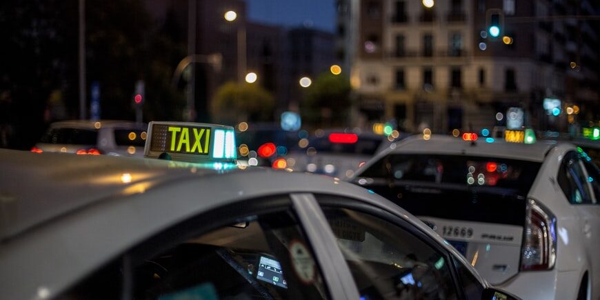 10 Reasons to Book Taxi for Office Christmas Party 10 Reasons to Book Taxi for Office Christmas Party - A1 Bracknell Taxis